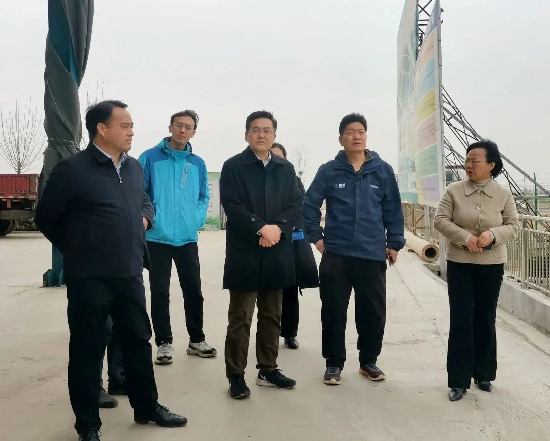 省農(nóng)技推廣中心生防站孫作文站長(zhǎng)、青島農(nóng)業(yè)大學(xué)褚棟教授一行到我院調(diào)研