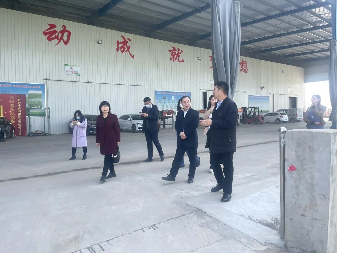 市委黨校經(jīng)濟學(xué)教研部一行到山東省農(nóng)科院（金鄉(xiāng)）大蒜產(chǎn)業(yè)技術(shù)研究院考察鄉(xiāng)村產(chǎn)業(yè)振興情況