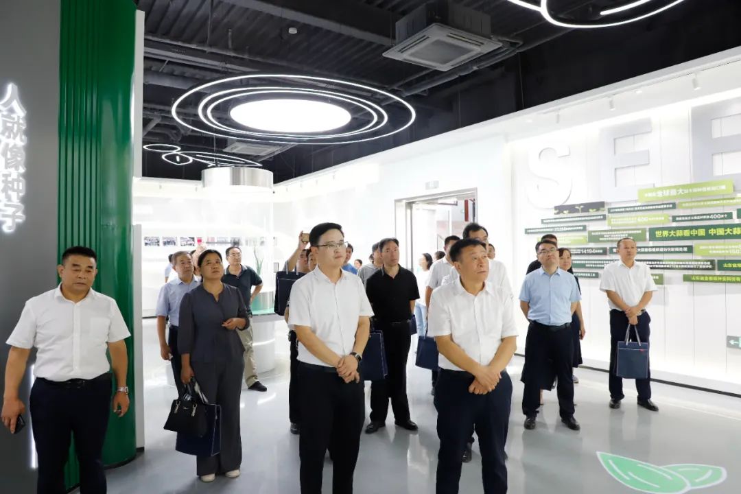 全市供銷系統(tǒng)農(nóng)業(yè)社會(huì)化服務(wù)暨”三秋“農(nóng)業(yè)生產(chǎn)技術(shù)培訓(xùn)班在金春雨公司舉辦
