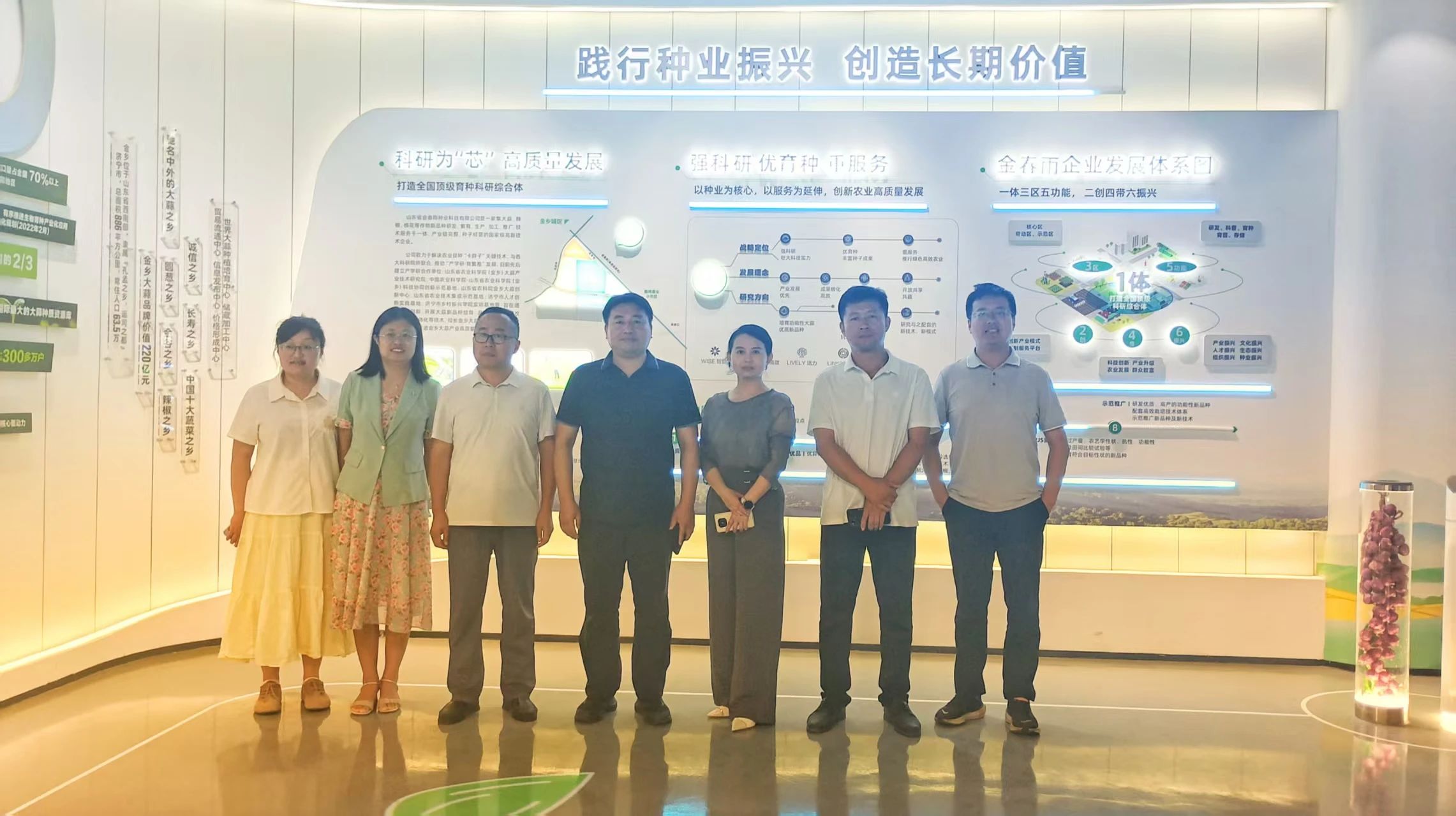 濟(jì)寧學(xué)院合作發(fā)展辦公室副主任史繼軍一行蒞臨金春雨種業(yè)考察交流