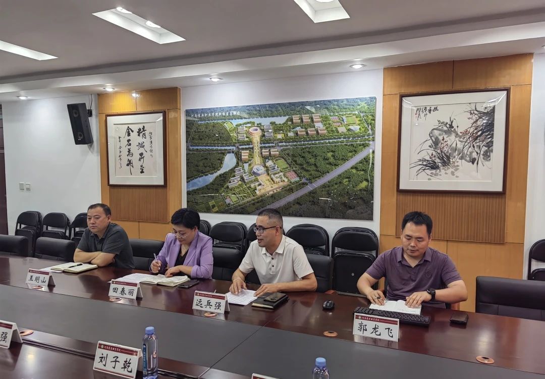 校企攜手，播撒希望之種｜金春雨種業(yè)董事長率隊赴河南農(nóng)業(yè)職業(yè)學(xué)院調(diào)研，共繪校企合作新藍(lán)圖